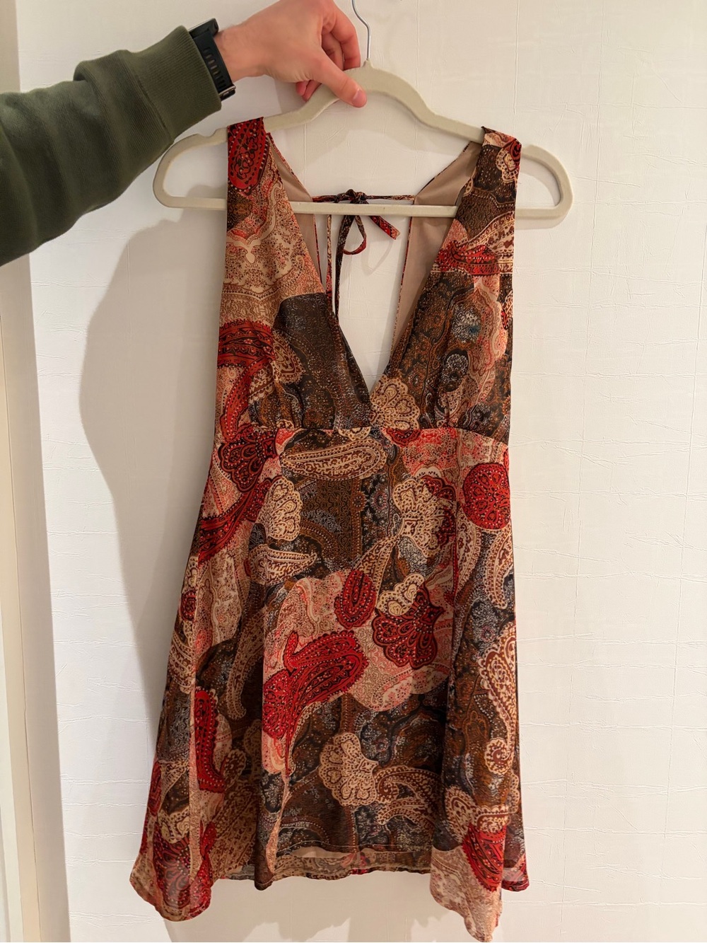 Sleeveless V-Neck Paisley Mini Dress in Brown & Red